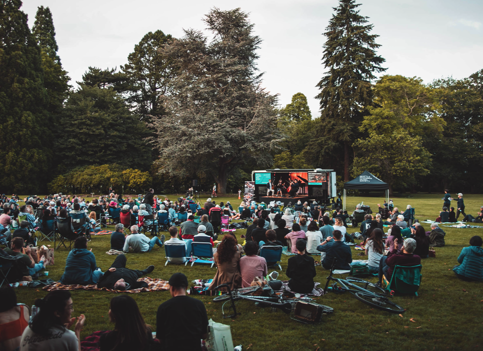 concert-truck-audience